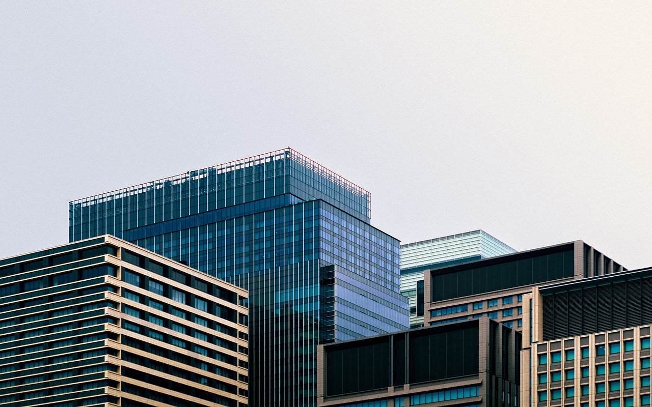 東京での家族葬におけるお布施の相場はどれくらいですか？